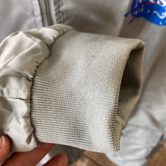 NWOT Men's NASA Light Gray Interstellar Bomber Jacket - Picture 5 of 5